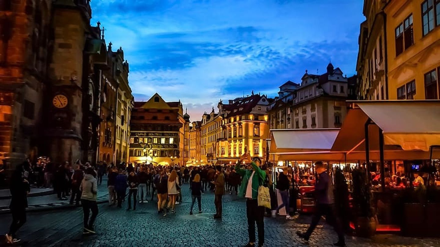 Většina Pražanů v centru žít nechce, vadí jim tam hluk a spousta turistů, naopak chybí zeleň a klid
