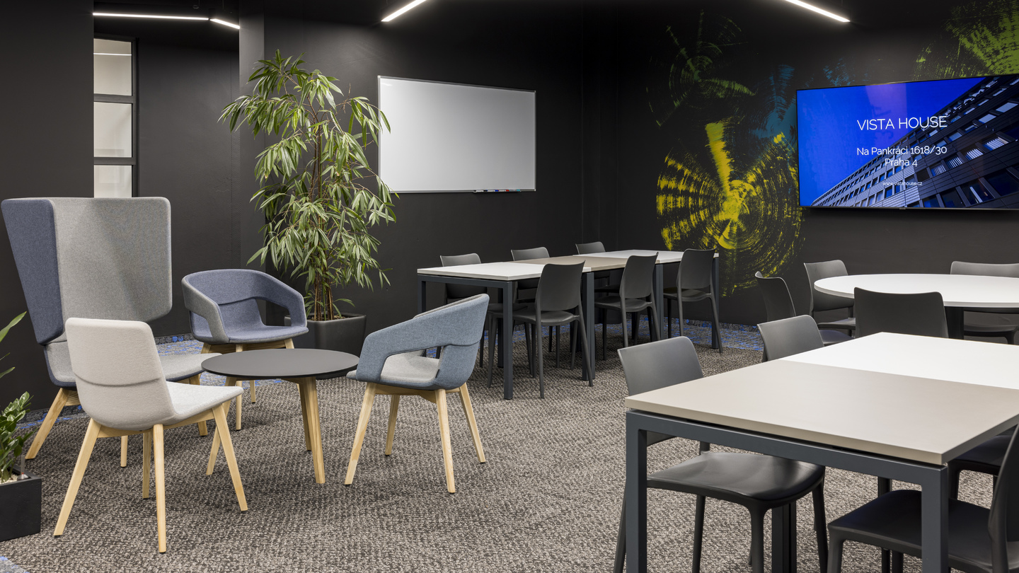 DT-Expert vytvořil na Praze 4 nové flexibilní coworkingové kanceláře pro týmy i jednotlivce. Jak to v nich vypadá?