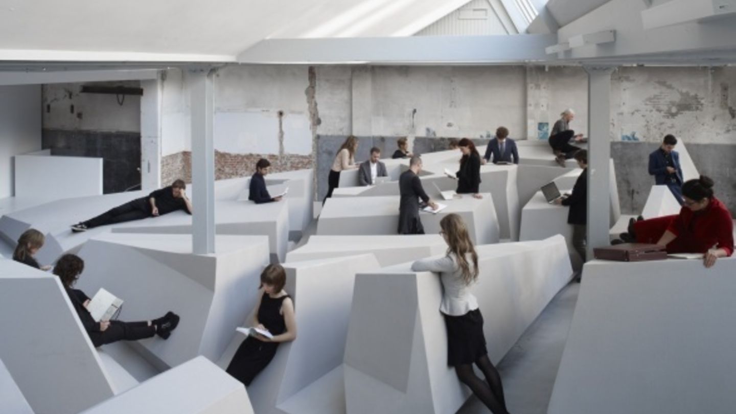 Kancelář budoucnosti bez židlí